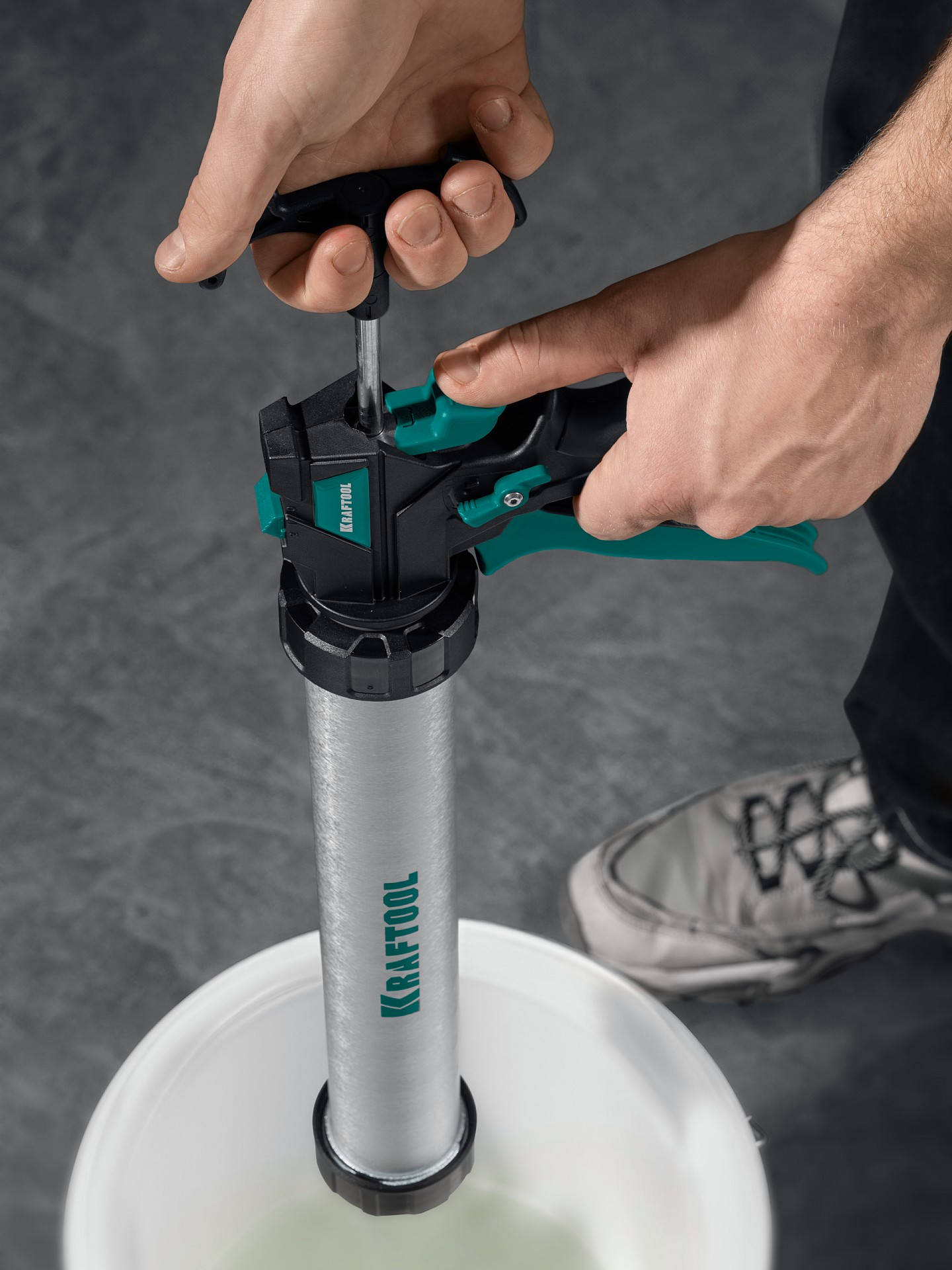 KRAFTOOL ULTRA 600 мл, прямой забор, регулировка силы давления, вариативная антикапельная система, закрытый пистолет для герметика (06677-60) — фото 10