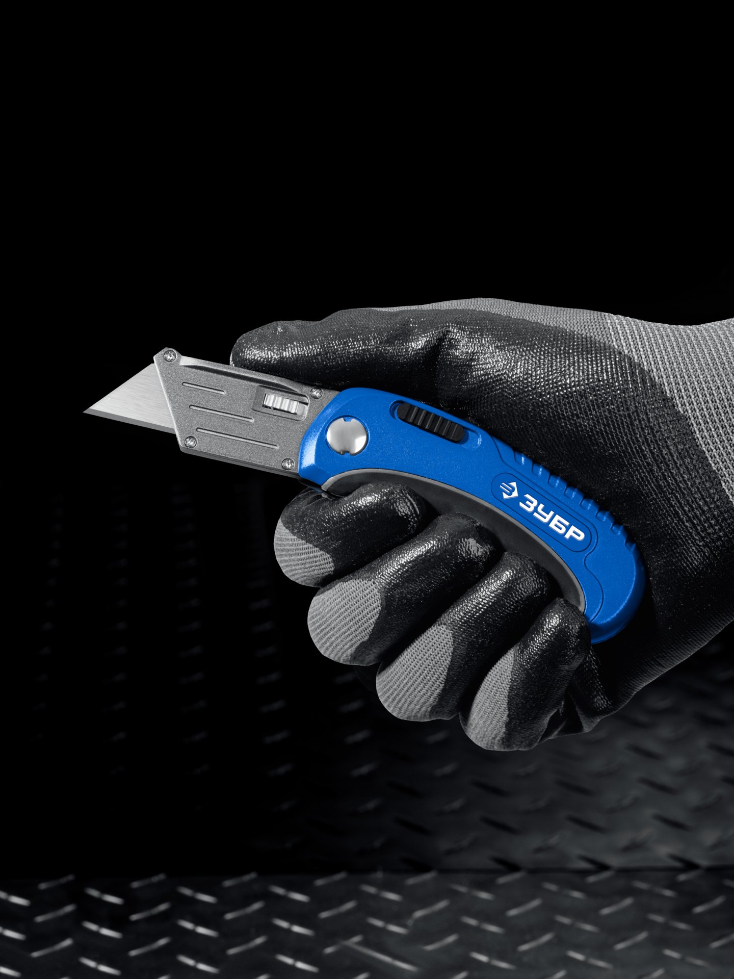 ЗУБР Компакт-А24, универсальный складной нож с трапециевидным лезвием (09226) — фото 5