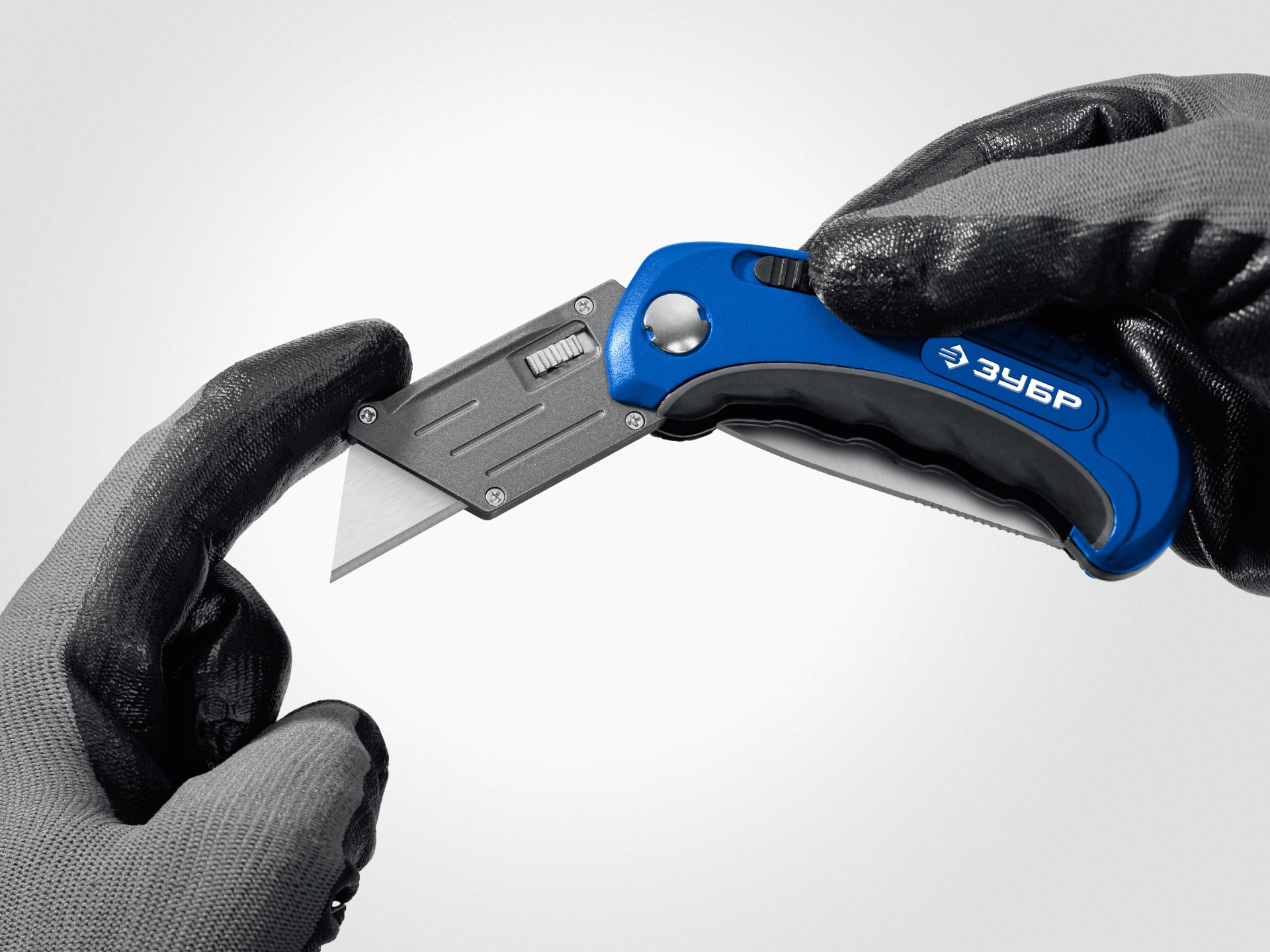 ЗУБР Компакт-2-А24, технический, универсальный складной нож 2-в-1 с трапециевидным лезвием (09227) — фото 5