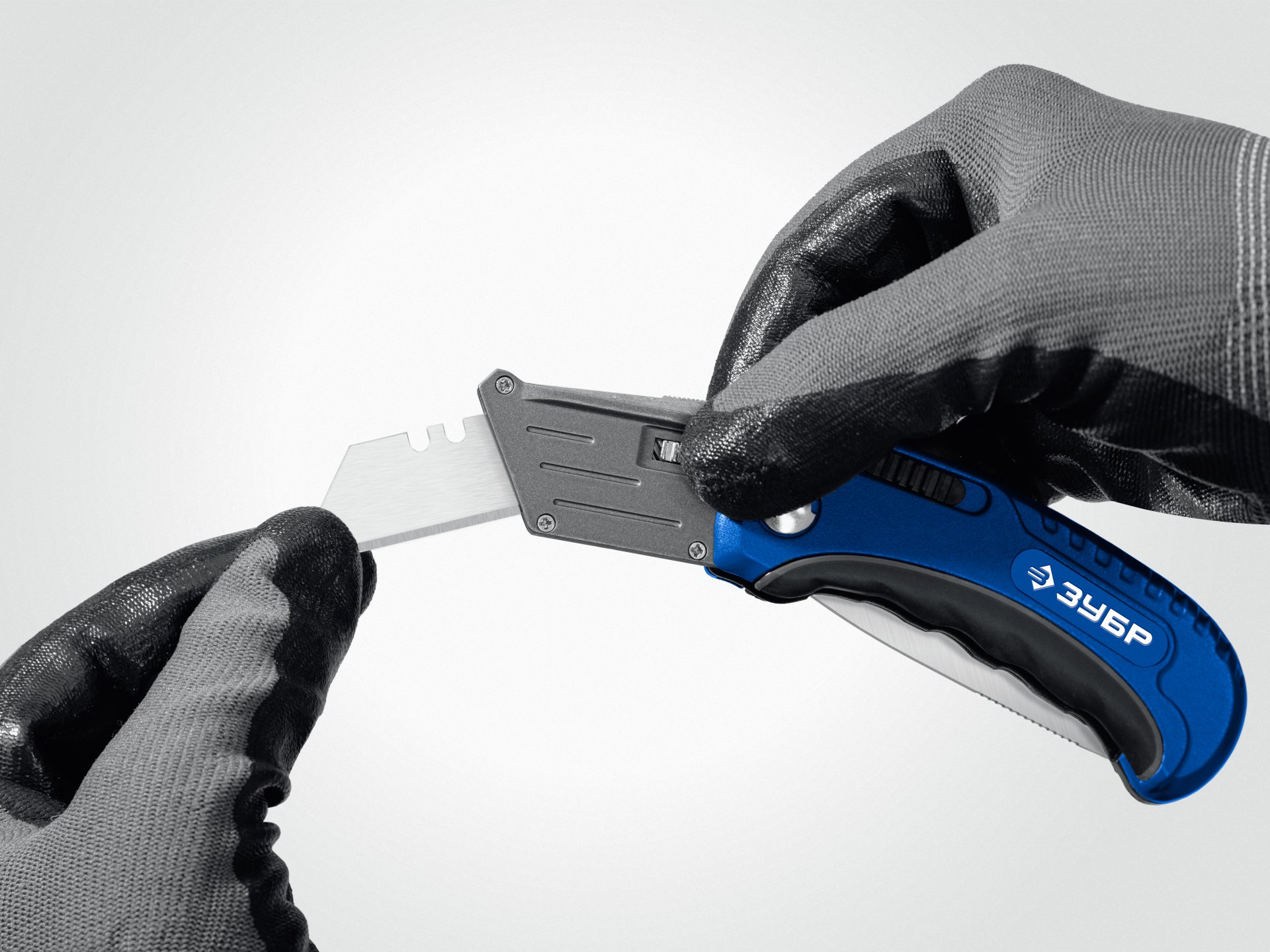 ЗУБР Компакт-2-А24, технический, универсальный складной нож 2-в-1 с трапециевидным лезвием (09227) — фото 6