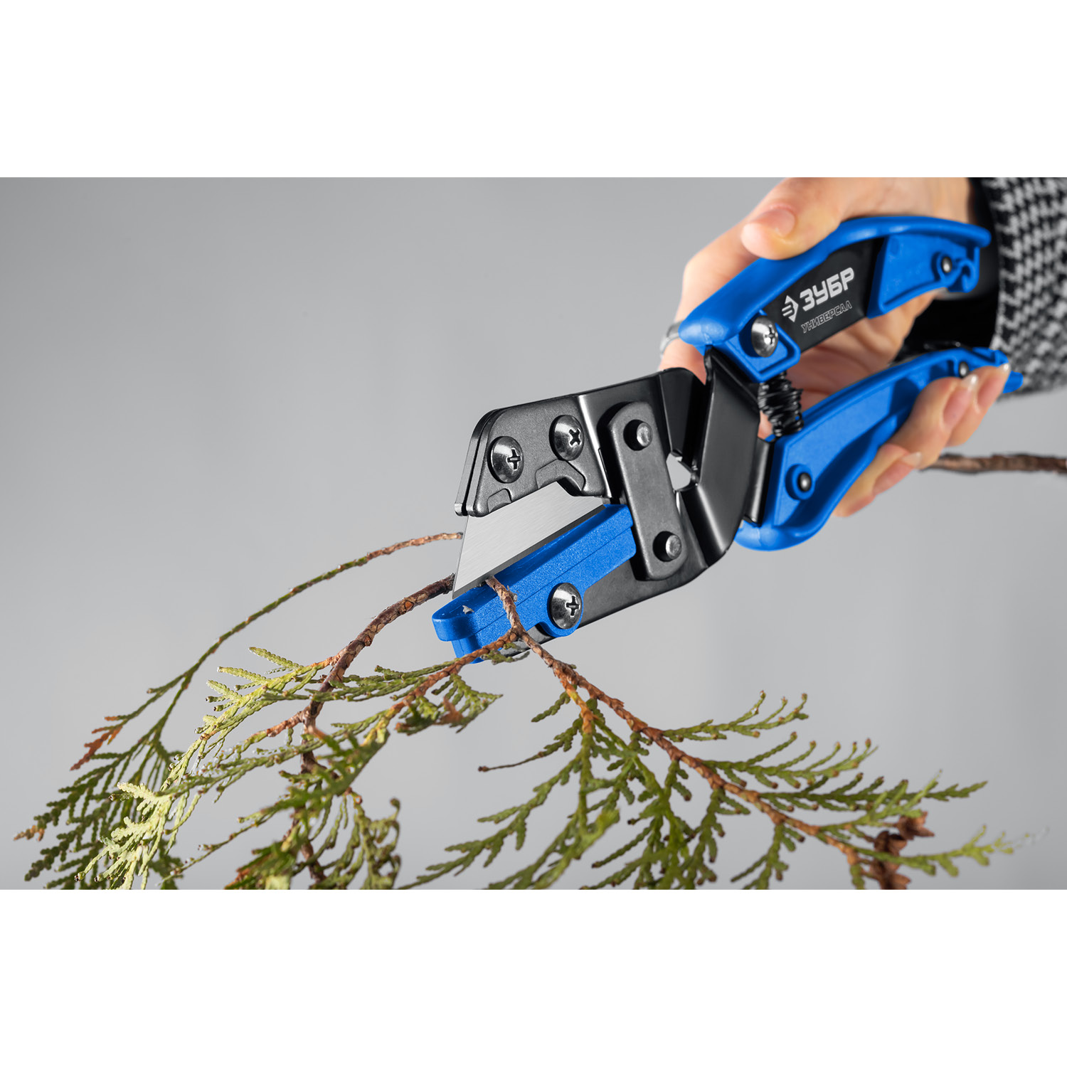 ЗУБР Универсал, для пластмассовых и резиновых профилей, угловые ножницы со сменным трапециевидным лезвием, Профессионал (23371) — фото 17