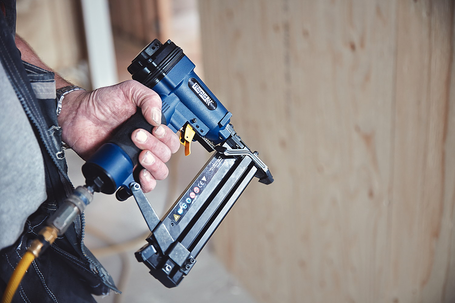 RAPID PBS151, тип 90 и гвоздей тип 300, 2-в-1, нейлер-степлер (гвозде/скобозабиватель) пневматический для скоб (5000103) — фото 4