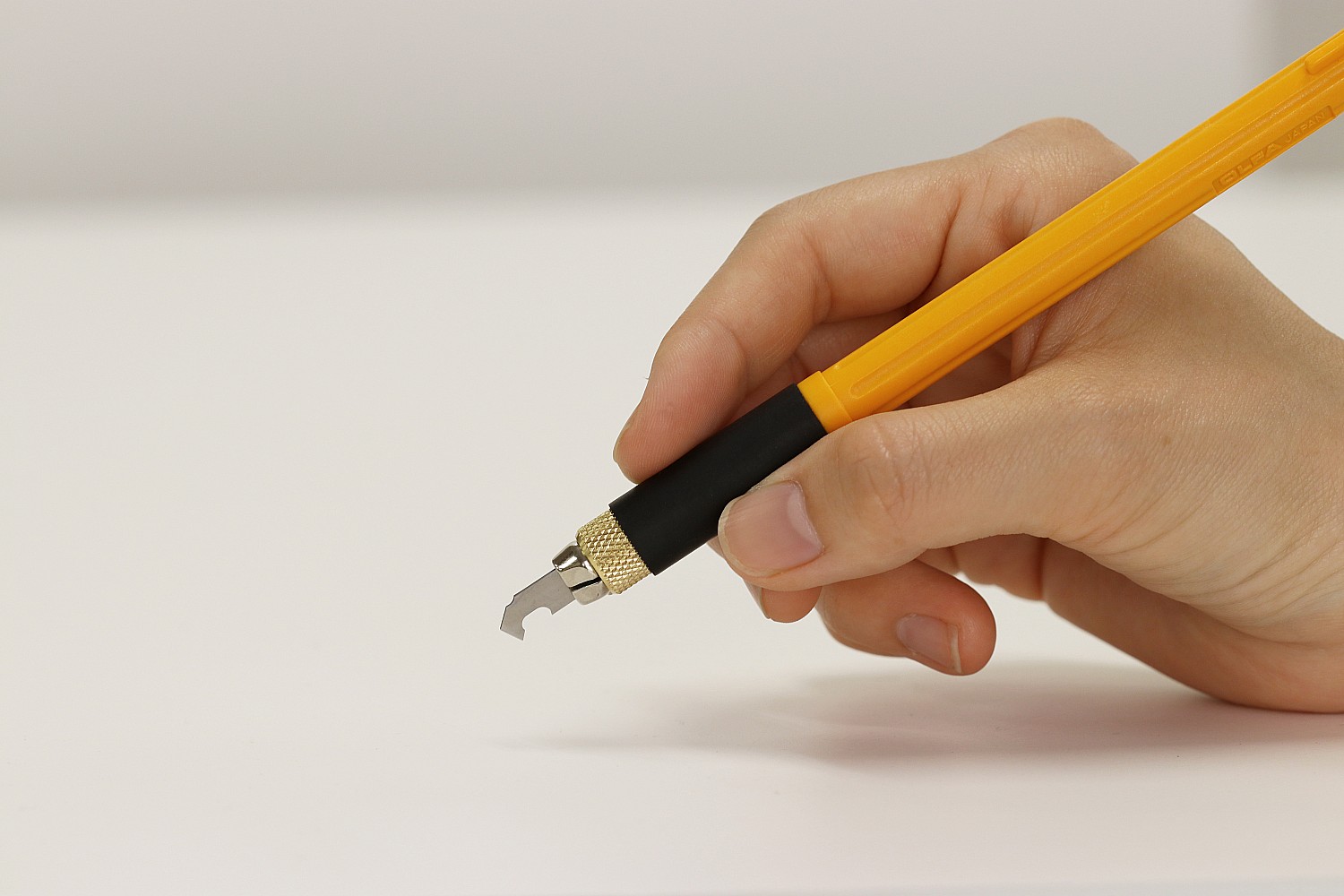 OLFA с профильными лезвиями 6 мм, 4 шт, перовой нож (OL-AK-4) — фото 8