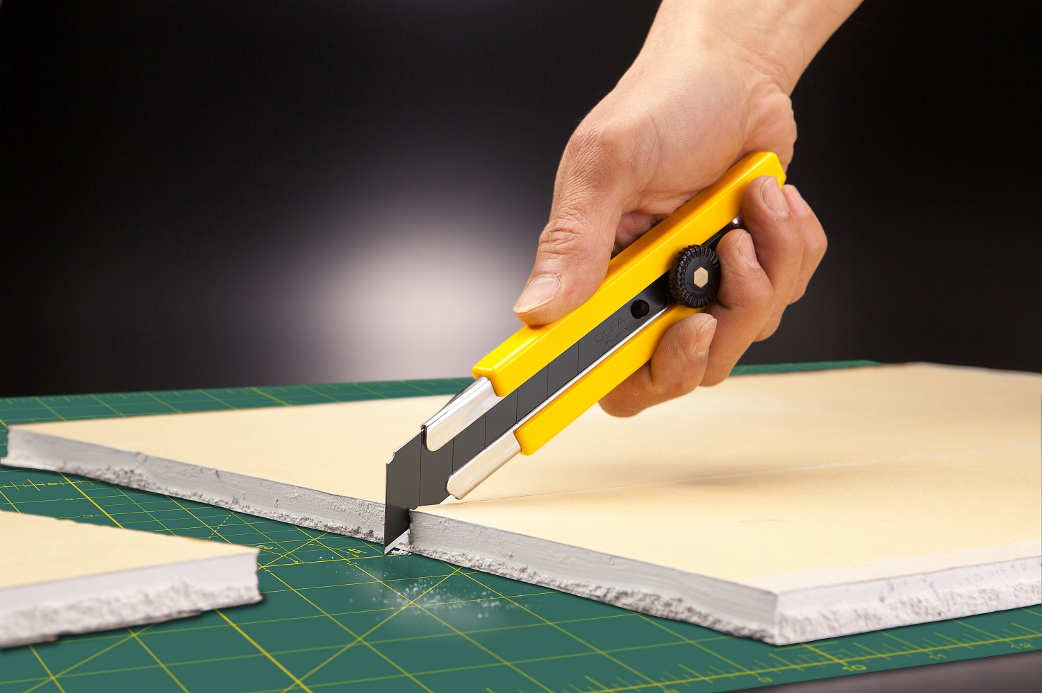 OLFA 25 мм, в комплекте с лезвиями EXCEL BLACK 5 шт, нож (OL-H-1BB/5BB ) — фото 5